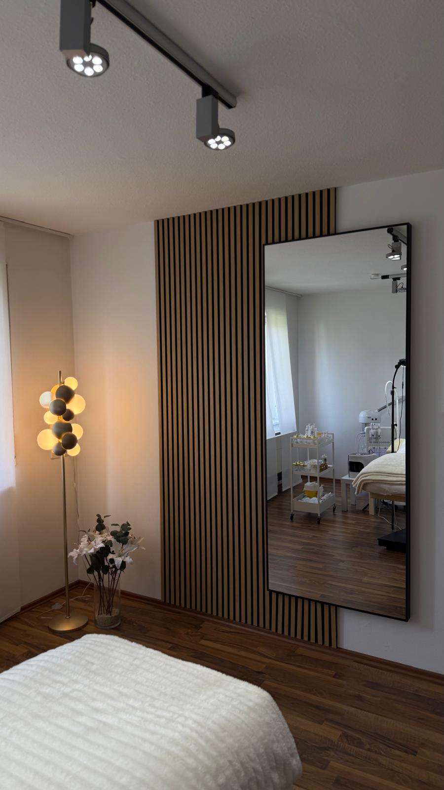 Behandlungsraum im Kosmetikstudio Beautybar Vanessa Forster in Gersthofen
