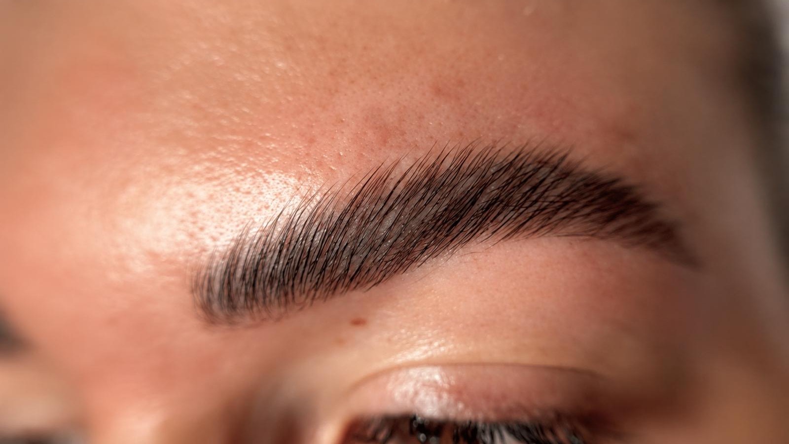 Browlifting-Ergebnis in der Beautybar Vanessa Forster in Gersthofen